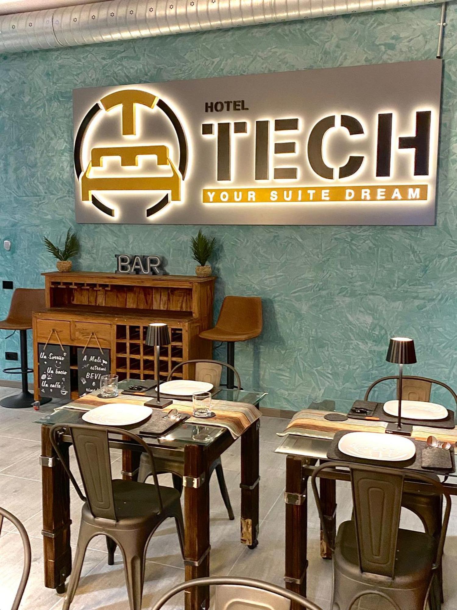 Hotel Tech เบรมบาเต ภายนอก รูปภาพ