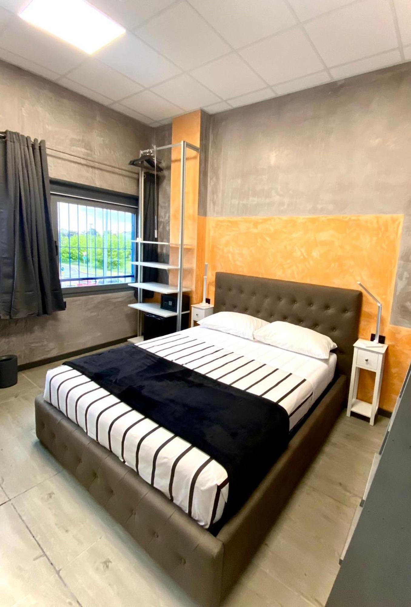 Hotel Tech เบรมบาเต ภายนอก รูปภาพ