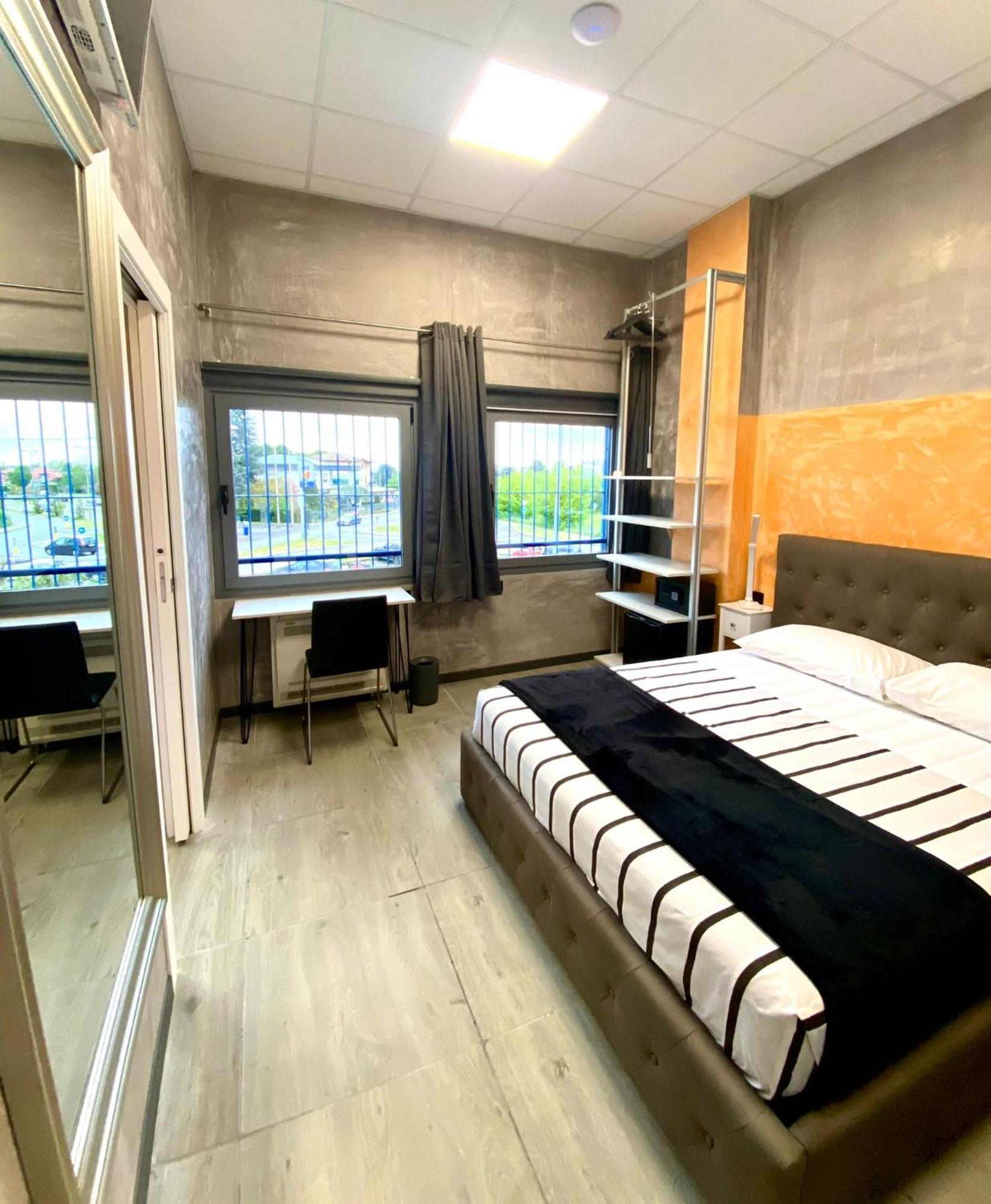 Hotel Tech เบรมบาเต ภายนอก รูปภาพ