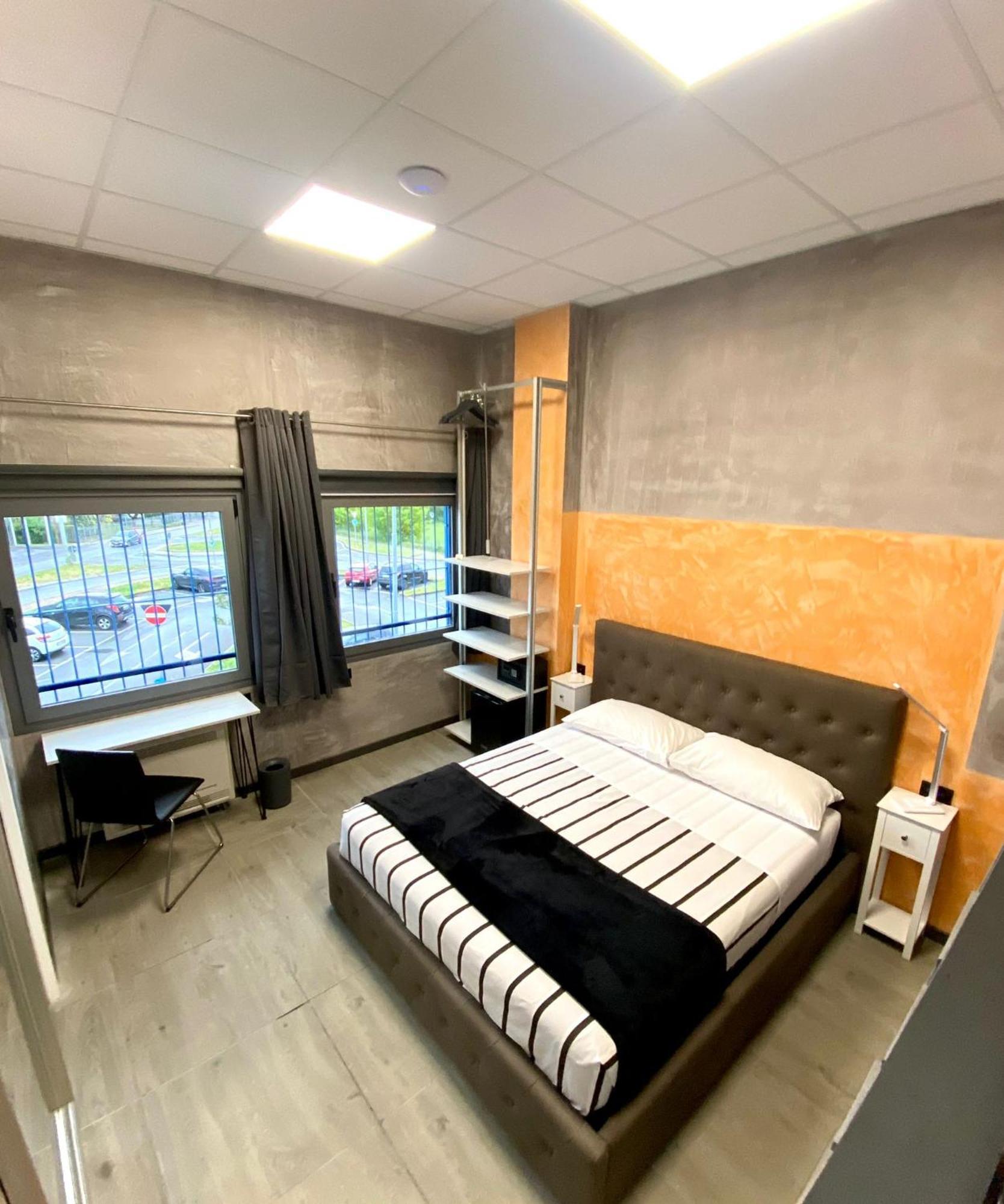Hotel Tech เบรมบาเต ภายนอก รูปภาพ